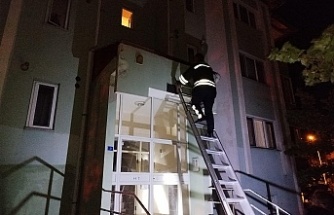 Erzincan’da Sundurmada Mahsur Kalan Kedi Kurtarıldı