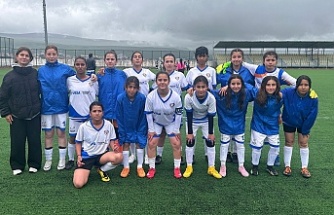 Erzincanlı kız futbolcularsahaya çıkıyor