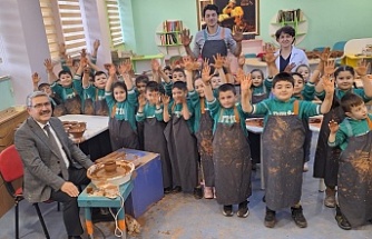 Minik Eller Çamurla Buluştu