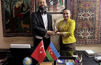 Dünyaca Ünlü Yazar Akif Manaf’a Anlamlı Ödül: “Barış Sanatı Ödülü”