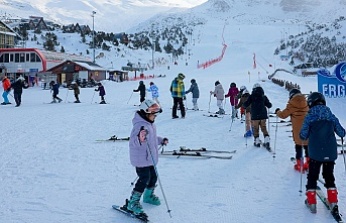 Minikler Ergan’da Kayakla Tanışıyor