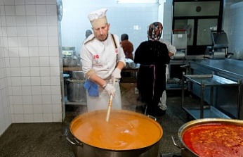 Erzincan'da iftar yemeği hizmeti devam ediyor