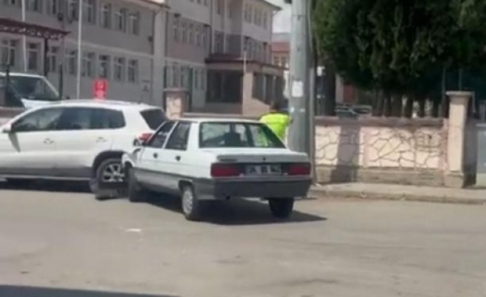 Erzincan’da Üç Araçlı Trafik Kazası