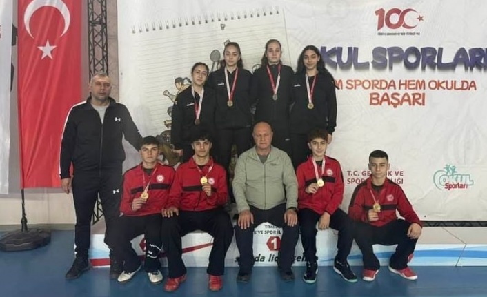 Erzincan Badmintonda Zirvede