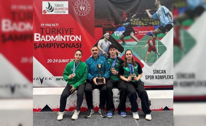 Gençler Badminton Türkiye Şampiyonu Oldu