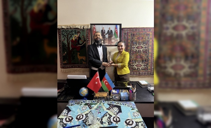 Dünyaca Ünlü Yazar Akif Manaf’a Anlamlı Ödül: “Barış Sanatı Ödülü”