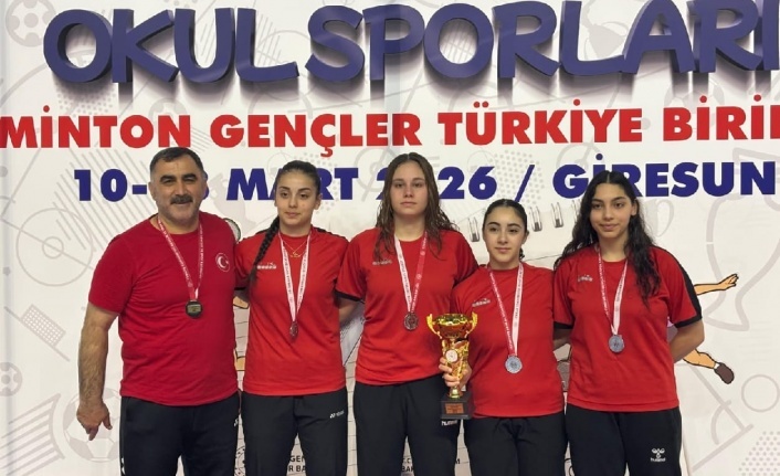 ERZİNCAN  ANADOLU LİSESİ BADMİNTONDA TÜRKİYE İKİNCİSİ