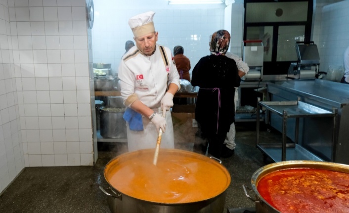 Erzincan'da iftar yemeği hizmeti devam ediyor