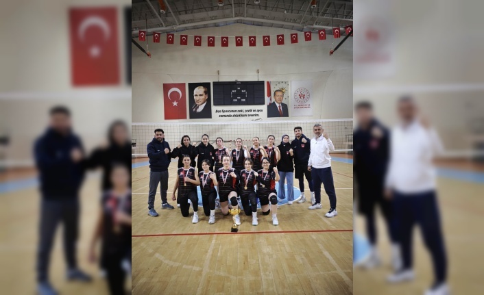 Yıldız Kızlarda  Şampiyon Vefa Spor