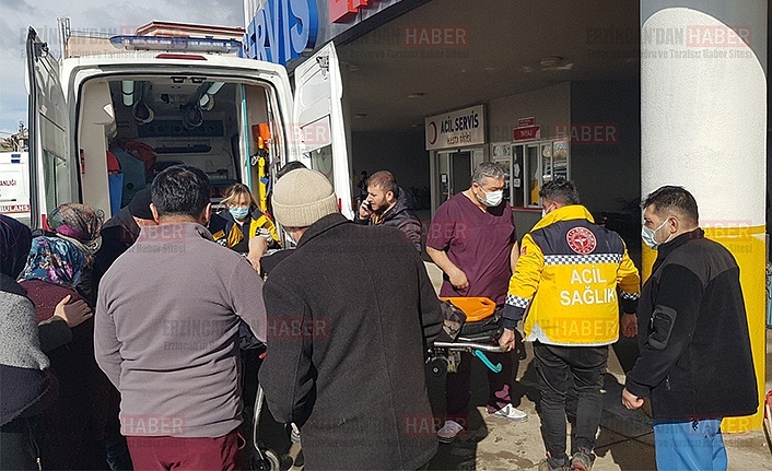 Erzincan’da minibüs devrildi; 3’ü ağır 8 yaralı